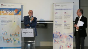 Alain Régnier qui fait un discours lors de l'évènement l'Agora en 2020